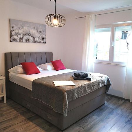 Family Friendly Apartments With A Swimming Pool Supetarska Draga - Donja, Rab - 2019 מראה חיצוני תמונה