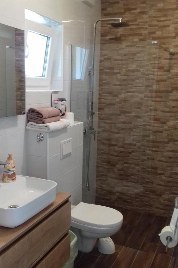 Family Friendly Apartments With A Swimming Pool Supetarska Draga - Donja, Rab - 2019 מראה חיצוני תמונה