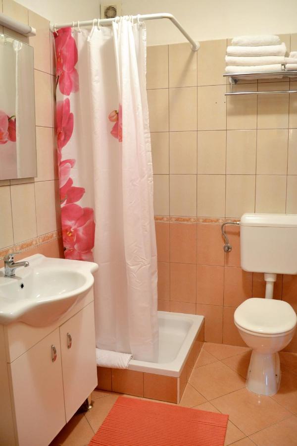 Family Friendly Apartments With A Swimming Pool Supetarska Draga - Donja, Rab - 2019 מראה חיצוני תמונה
