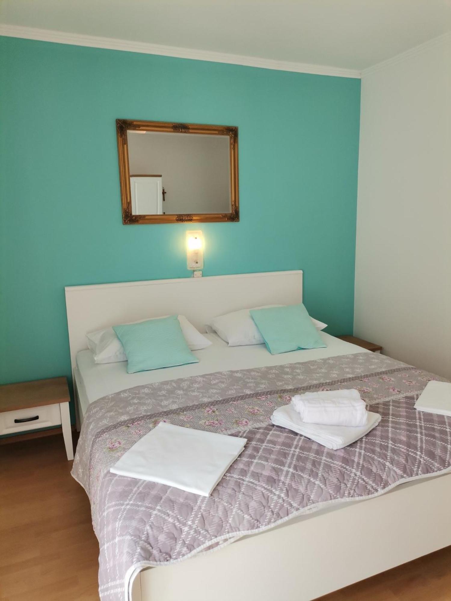 Family Friendly Apartments With A Swimming Pool Supetarska Draga - Donja, Rab - 2019 חדר תמונה