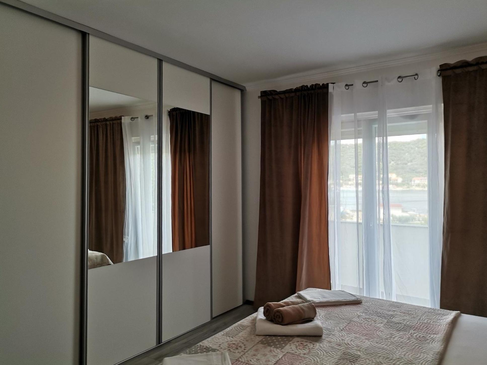 Family Friendly Apartments With A Swimming Pool Supetarska Draga - Donja, Rab - 2019 חדר תמונה